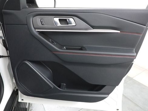 Used 2025 Ford Explorer ST image 30