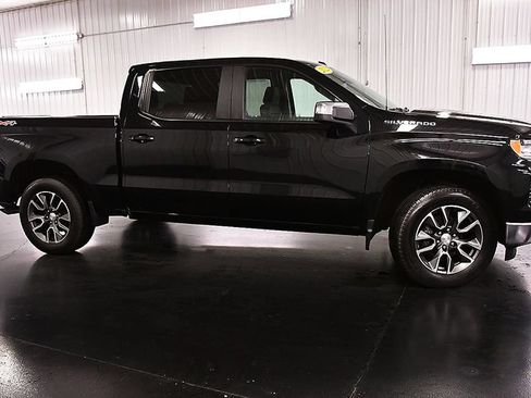 Used 2022 Chevrolet Silverado 1500 LT AWD/4WD image 8