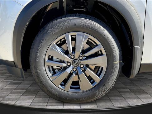 New 2025 Nissan Pathfinder SV w/ Black Appearance Package image 16