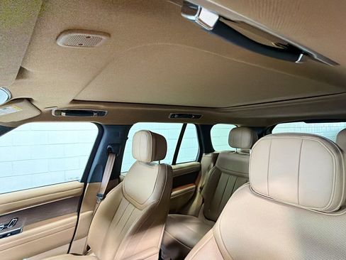 Used 2025 Land Rover Range Rover SE image 25