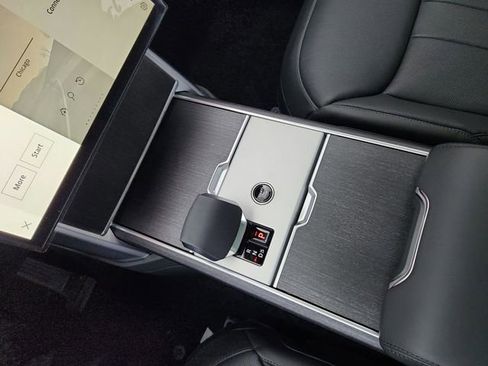 Certified 2025 Land Rover Range Rover SE image 33