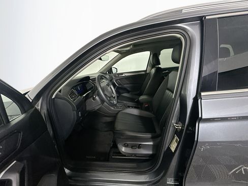 Used 2022 Volkswagen Tiguan SE image 13