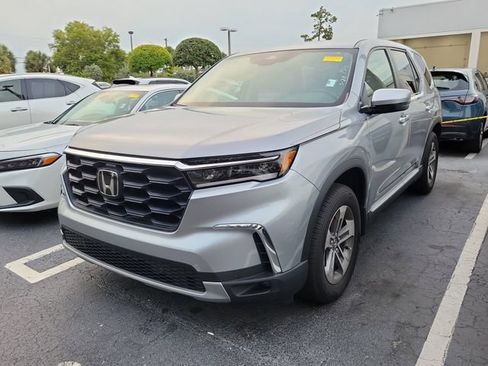 Used 2025 Honda Pilot EX-L image 2