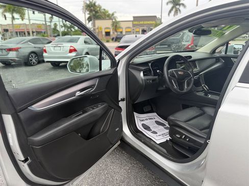 Used 2017 Cadillac XT5 Luxury FWD image 8