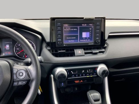 Used 2022 Toyota RAV4 LE FWD image 7