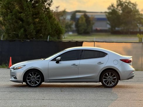 Used 2018 MAZDA MAZDA3 Touring FWD image 6