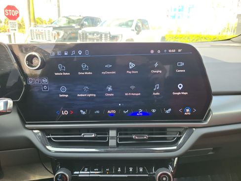 Used 2025 Chevrolet Equinox EV RS FWD image 24
