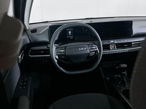 Used 2025 Kia K4 LXS image 17