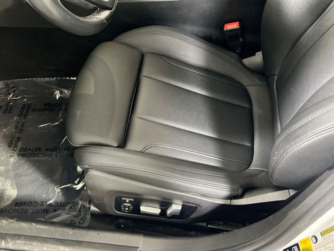 Used 2021 BMW 330i xDrive 330i xDrive w/ Convenience Package image 19