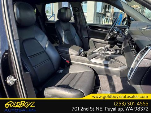 Used 2020 Porsche Cayenne AWD/4WD image 16
