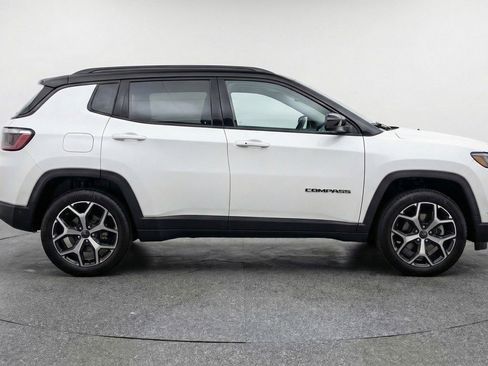 Used 2025 Jeep Compass Limited AWD/4WD image 11