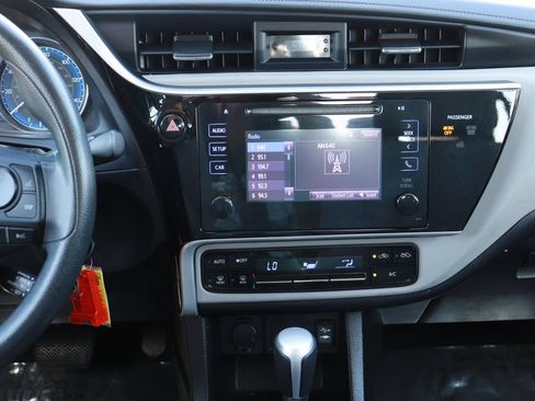 Used 2017 Toyota Corolla LE w/ Carpet Mat Package (TMS) FWD image 18