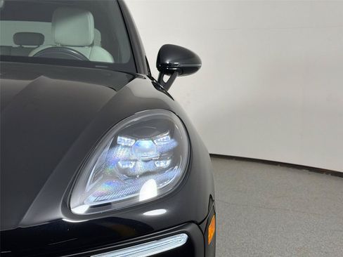 Certified 2023 Porsche Macan AWD/4WD image 15