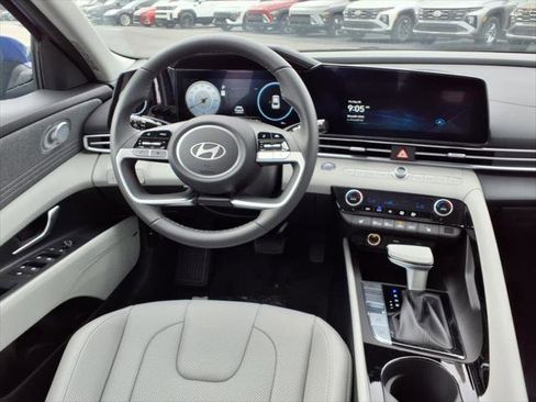 New 2025 Hyundai Elantra Limited image 12