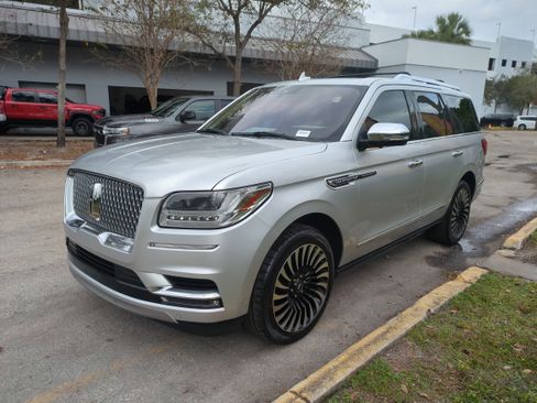 Used 2018 Lincoln Navigator Black Label w/ Cargo Package image 9