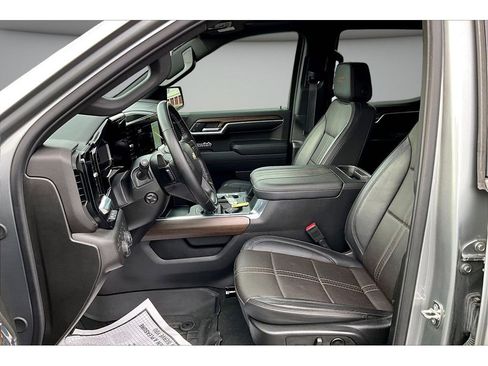 Used 2024 Chevrolet Silverado 1500 High Country w/ High Country Premium Package AWD/4WD image 26