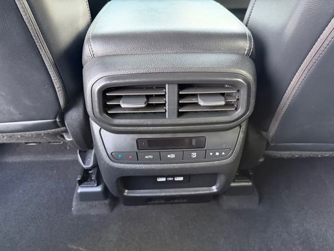 Used 2023 Honda Pilot Touring image 13