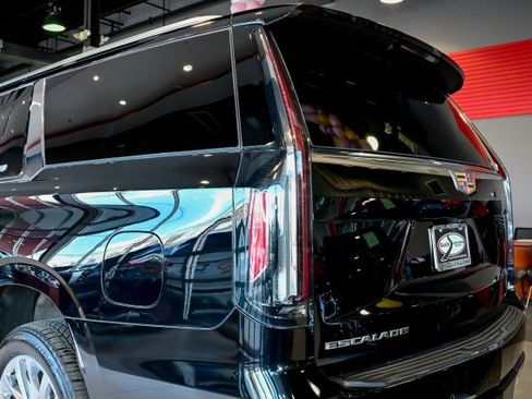 Used 2023 Cadillac Escalade ESV Premium Luxury image 12