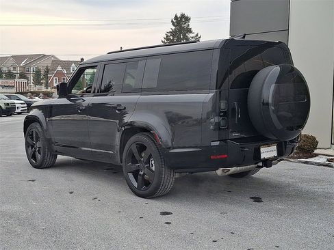 New 2026 Land Rover Defender 130 X-Dynamic SE image 3