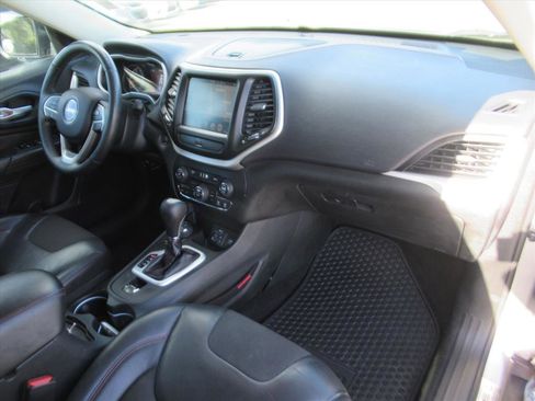 Used 2015 Jeep Cherokee Trailhawk w/ Comfort/Convenience Group image 11