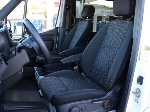 Used 2019 Mercedes-Benz Sprinter 2500 image 26