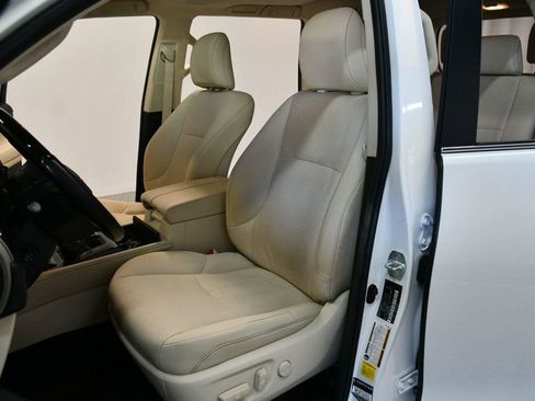 Used 2021 Lexus GX 460 Premium w/ Accessory Package AWD/4WD image 31
