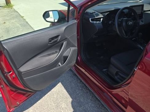 Used 2025 Toyota Corolla LE FWD image 9