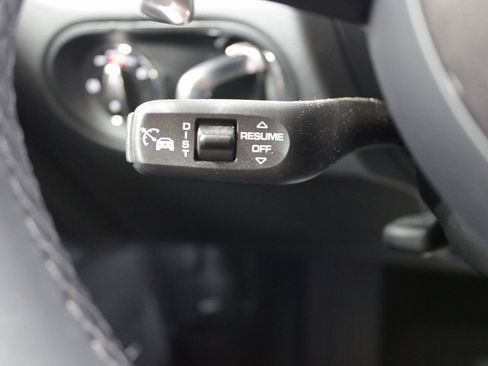 Certified 2025 Porsche Macan image 30