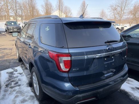 Used 2019 Ford Explorer XLT w/ Equipment Group 202A AWD/4WD image 3