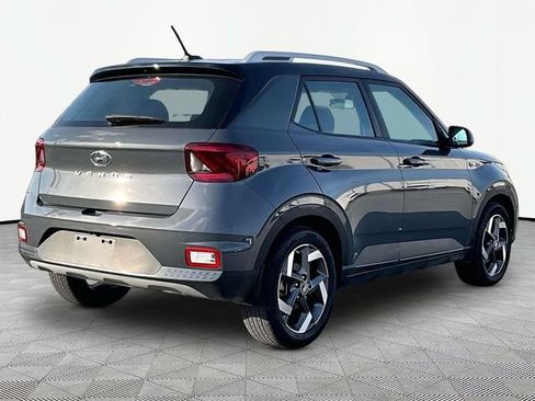 Used 2024 Hyundai Venue Limited FWD image 6