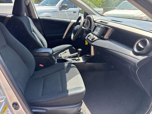 Used 2015 Toyota RAV4 LE AWD/4WD image 22