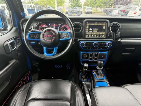 Used 2022 Jeep Wrangler Unlimited Sahara AWD/4WD image 19