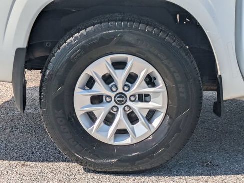 Used 2024 Nissan Frontier SV w/ Technology Package RWD image 11