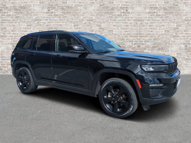 Used 2023 Jeep Grand Cherokee Limited w/ Black Appearance Package AWD/4WD image 1