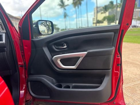 Used 2020 Nissan Titan SV w/ SV Convenience Package image 15