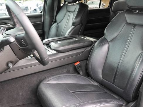 Used 2024 Jeep Wagoneer L Series II w/ Flexible Seating Group AWD/4WD image 12