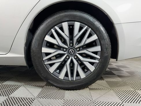 Used 2024 Nissan Altima 2.5 SV image 11