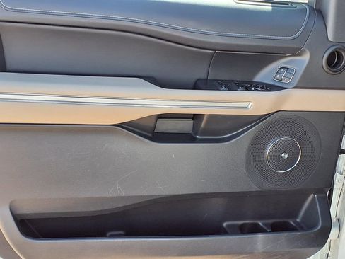 Used 2024 Ford Expedition Limited image 21