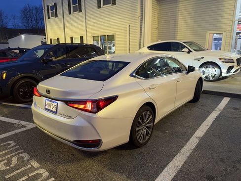 Used 2021 Lexus ES 250 w/ Premium Package image 4