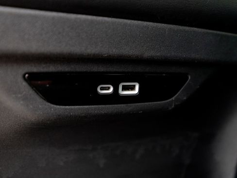 Used 2024 Chrysler Pacifica Touring-L FWD image 35