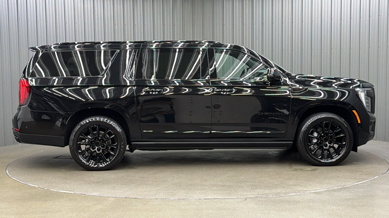 Used 2026 GMC Yukon XL Denali Ultimate w/ LPO, Floor Liner Package AWD/4WD image 6