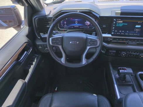Used 2024 Chevrolet Silverado 1500 LT Trail Boss w/ LT Trail Boss Premium Package AWD/4WD image 18