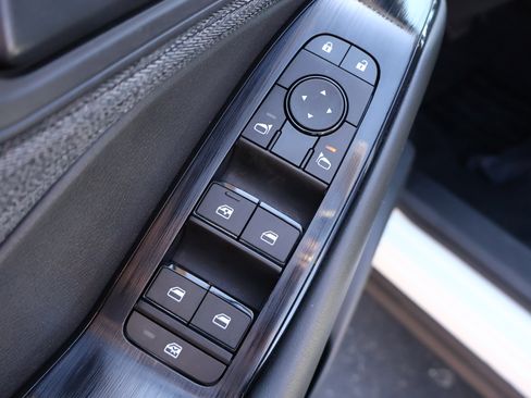 Used 2023 Nissan Rogue S image 7