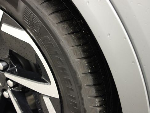 Used 2025 Chevrolet Equinox EV LT w/ Convenience Package image 10