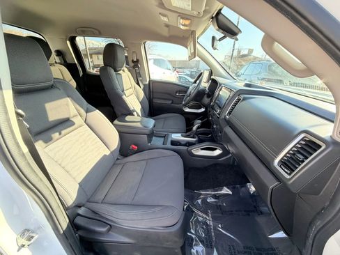 Used 2023 Nissan Frontier SV image 24
