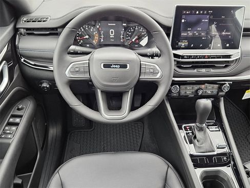 New 2026 Jeep Compass Latitude image 12