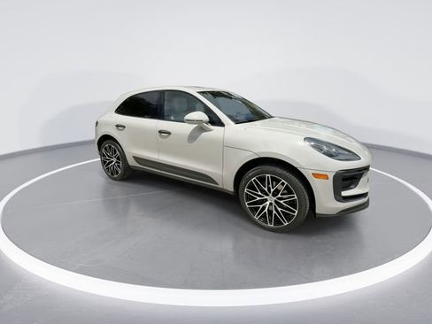 Used 2024 Porsche Macan Turbo image 2