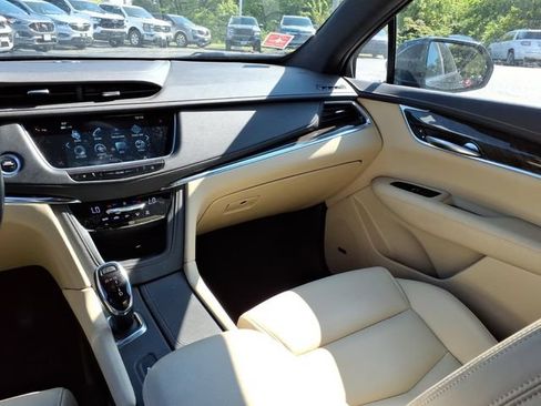 Used 2019 Cadillac XT5 FWD image 20