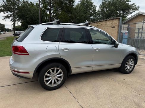 Used 2016 Volkswagen Touareg Sport AWD/4WD image 15