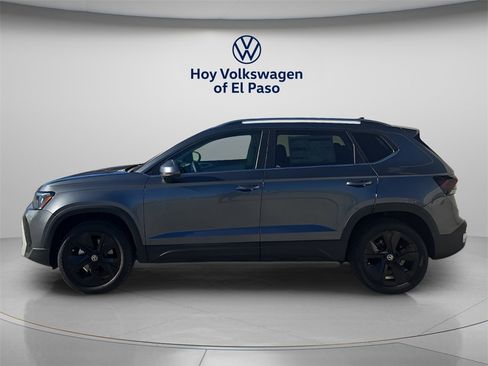 New 2026 Volkswagen Taos SE image 5